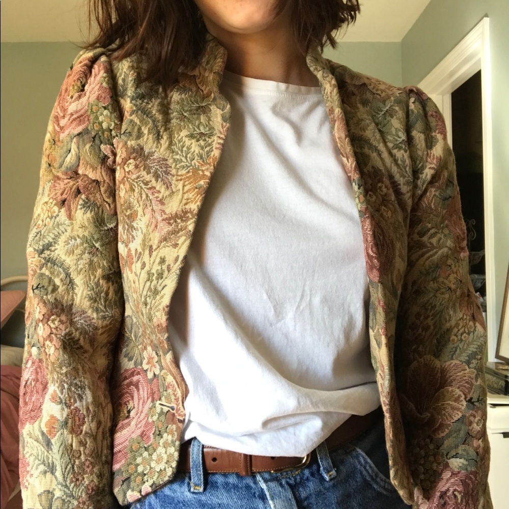 Vintage floral jacket. - Picture 1 of 13
